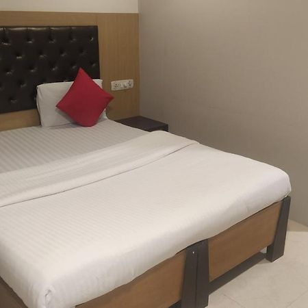 Hotel Palm Star Belapurpada Eksteriør billede