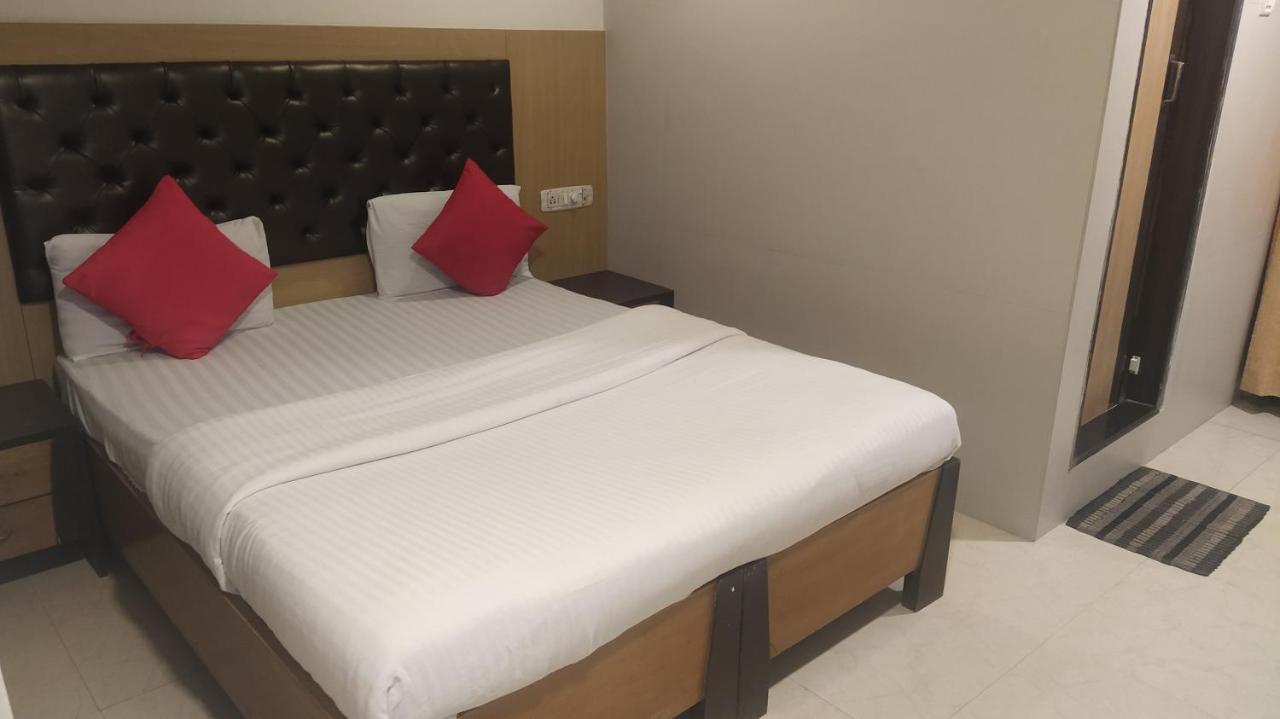 Hotel Palm Star Belapurpada Eksteriør billede