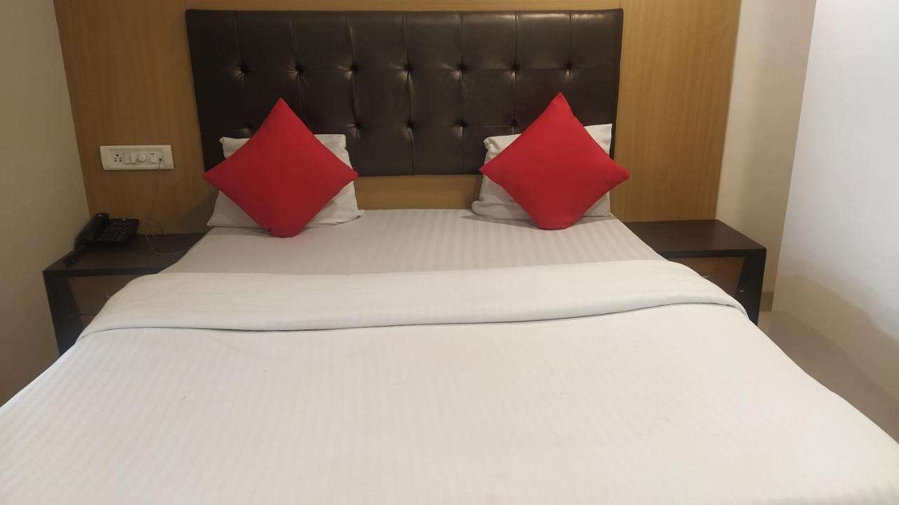 Hotel Palm Star Belapurpada Eksteriør billede